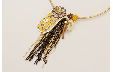 Collar cordón magnetico dorado con colgante concha