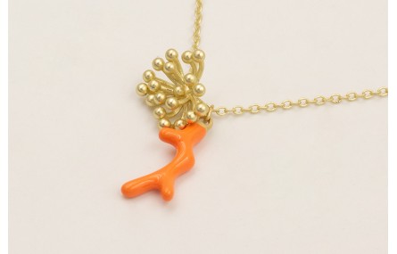 Collar cadena eslabón dorado mate con rama coral e