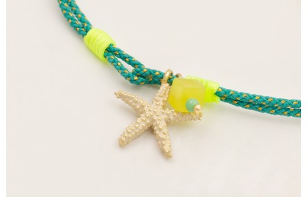 Pulsera cordón turquesa con hilo dorado, nudo fals