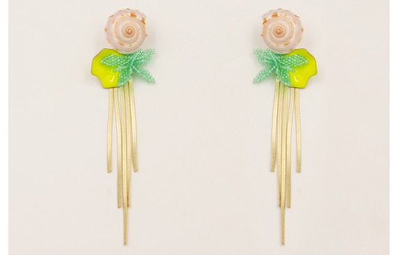 Pendientes perno caracola concha con petalo esmlat
