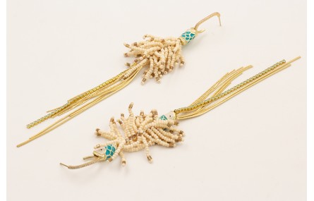 Pendientes semi ovalado con brillos, flecos dorado