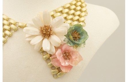 Collar completo pajarita dorado mate con flores na