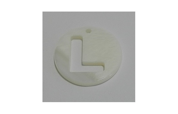 Letra calada 15mm Nacar L