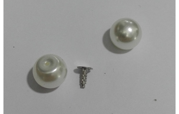 Perla 10mm con medio agujero y con remache