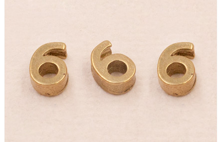 Pieza Número 6 7*6*2 Oro