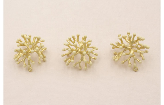 Colgante Coral 25*25*12mm Oro Mate Esmalte Crema