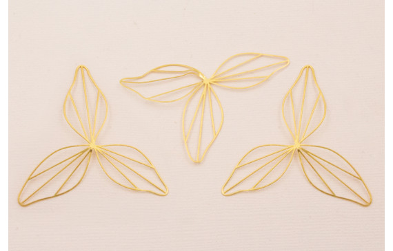 Cuenta Flor 3 pétalos 60mm diametro Oro