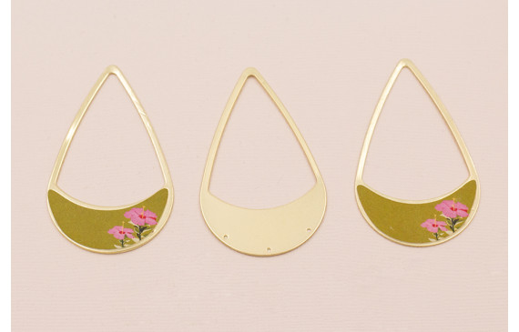 Colgante lágrima 58*37 O. Mate  Flores Fondo Beige