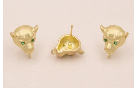 Perno cabeza Tigre ojo verdes 13*13 Dorado Mate