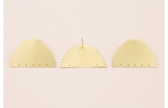 Pendiente semicirculo dentado 38*24mm Dorado Mate