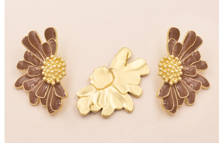 Pendiente Flor Oro Mate con Esmalte Marrón