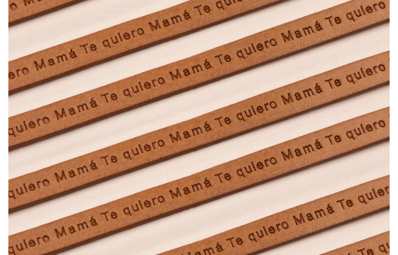 Cuero 10mm natural grabado "Mamá te quiero"