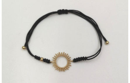 Pulsera macrame negra con sol oro