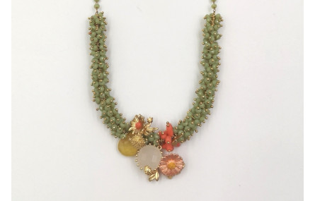 Collar facetadas verdes burruño, margarita, brillo