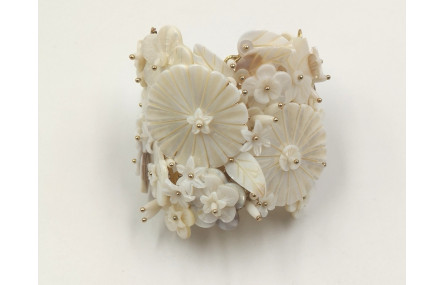 Brazalete flores nacar