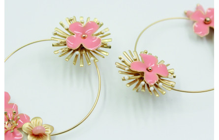 Pendientes aro con flores rosas cosidas y rectangu