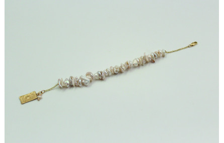 Pulsera perlas amorfas con colgante de chapa recta