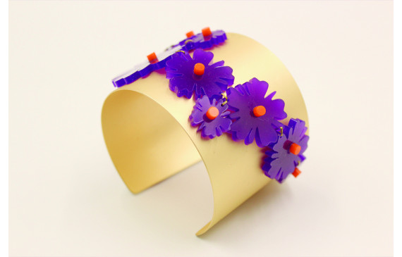 Pulsera rigida ancha con flores de metacrilato mor