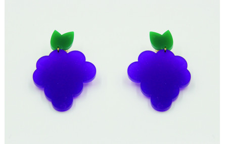 Pendientes con forma de uva en metacrilato morado.