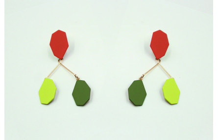 Pendientes con perno esmaltado coral mate y colgan