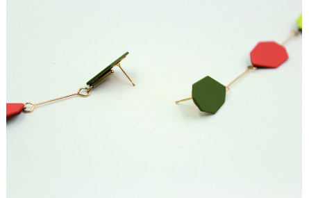 Pendientes largos con esmaltes mates pistacho, tur