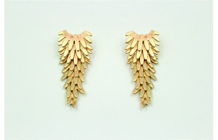 Pendientes escamas punta en oro mate. Largo del pe