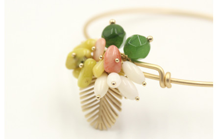 Pulsera rigida en oro mate con hoja de palmera y s