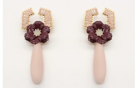 Pendientes miyuki rosa mate con flor esmaltada gra
