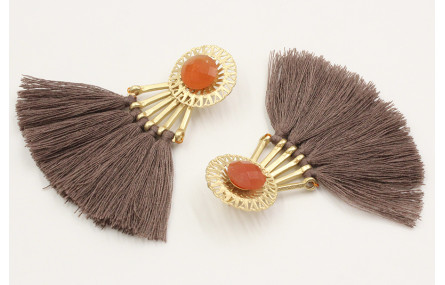 Pendientes pompon color topo y listones haciendo t