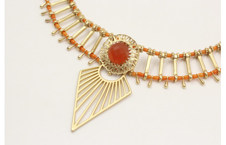 Gargantilla con coralitos entrepiezas en oro mate 