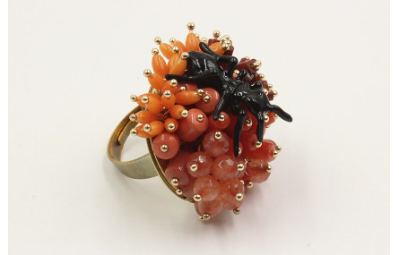 Anillo burruño de coralitos y hormiga negra.