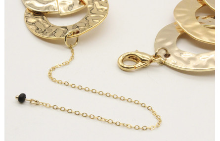 Pulsera eslabones irregulares en color oro brillo.