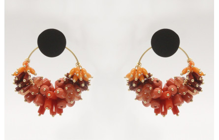 Pendientes aro con corales y perno en color negro 