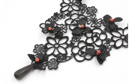 Collar de crochet negro, flores negras y corales c