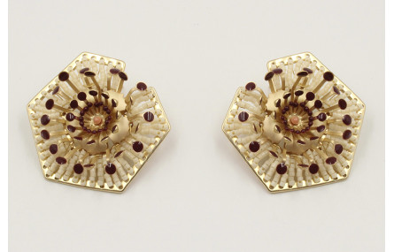 Pendientes con miyuki beige y flores esmaltadas en