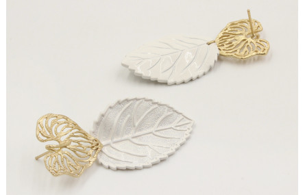 Pendientes hoja esmaltada blanca con perno de hoja