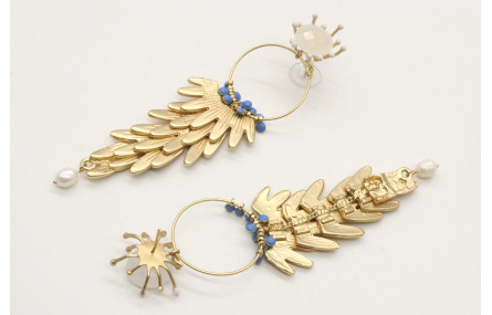 Pendientes perno brillo opal blanco con escamas en