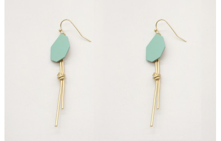 Pendientes con piezas esmaltadas en color tuequesa