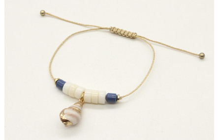 Pulsera hilo macrame oro palido con corales blanco