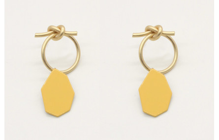 Pendientes perno aro nudo en oro mate con pieza mo