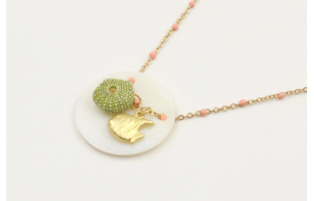 Collar cadena bola esmaltada rosa con disco nacar,