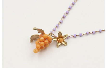 Collar cadena miyuki lila con colgante uva corales