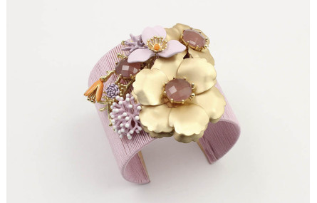 Pulsera rigida farrada con hilo macrame lila con f