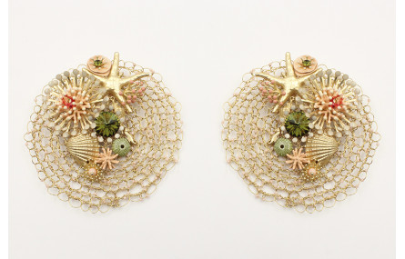 Pendientes de ganchillo con casquillas beige con p