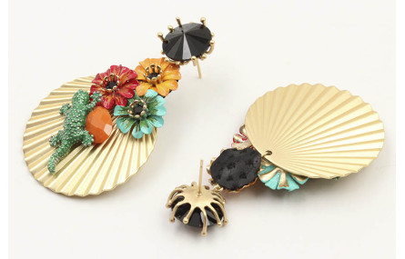 Pendientes perno brillo negro con flores amarilla,