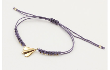 Pulsera macrame morado con bolitas doradas y avión