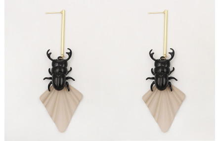 Pendientes perno barrita oro mate con colgante de 