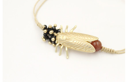 Pulsera nudo corredizo con cigarra oro mate,burruñ