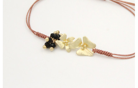 Pulsera hilo macramé oro rosa con hojas en oro mat