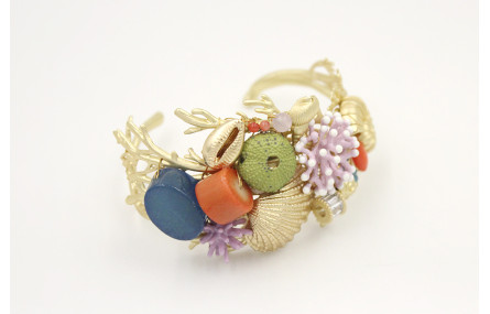 Brazalete coral oro mate con piezas en tonos lilas